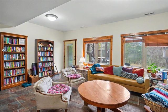 881 N 1928 Road, Lecompton, KS 66050