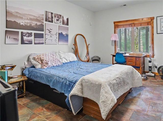 881 N 1928 Road, Lecompton, KS 66050