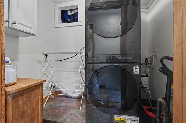 881 N 1928 Road, Lecompton, KS 66050