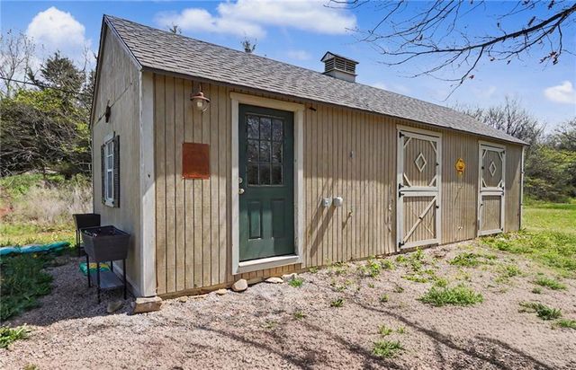 881 N 1928 Road, Lecompton, KS 66050