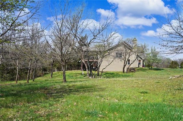 881 N 1928 Road, Lecompton, KS 66050