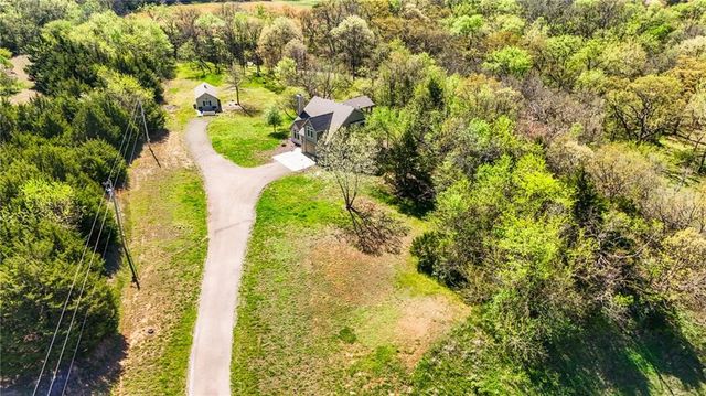 881 N 1928 Road, Lecompton, KS 66050