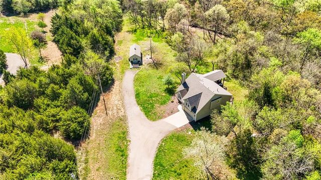 881 N 1928 Road, Lecompton, KS 66050