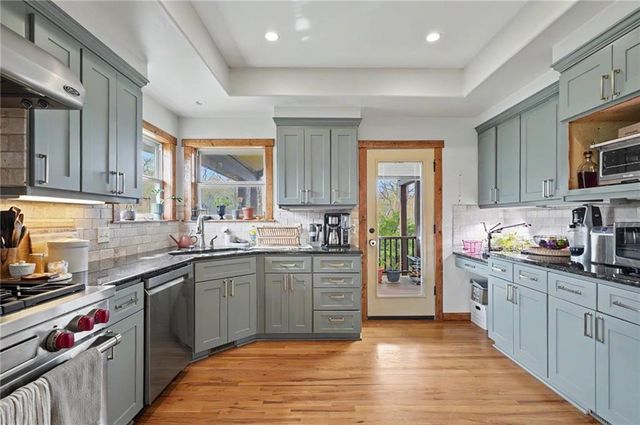 881 N 1928 Road, Lecompton, KS 66050