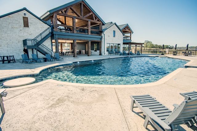 542 LAKESHORE Terrace, Windom, TX 75492