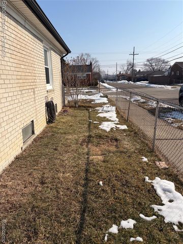 25705 Ronald Street, Roseville, MI 48066