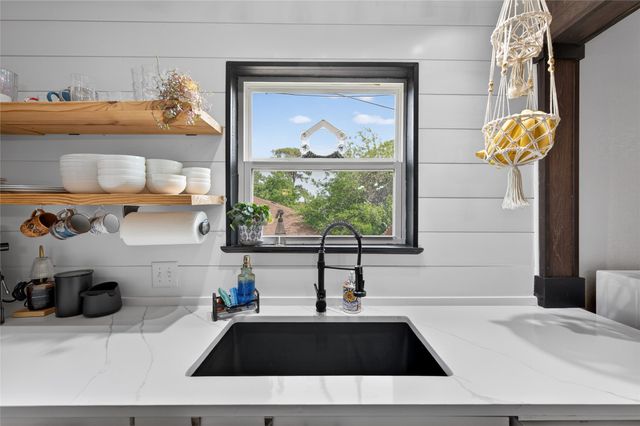 7362 Greenacres Drive, Fort Worth, TX 76112