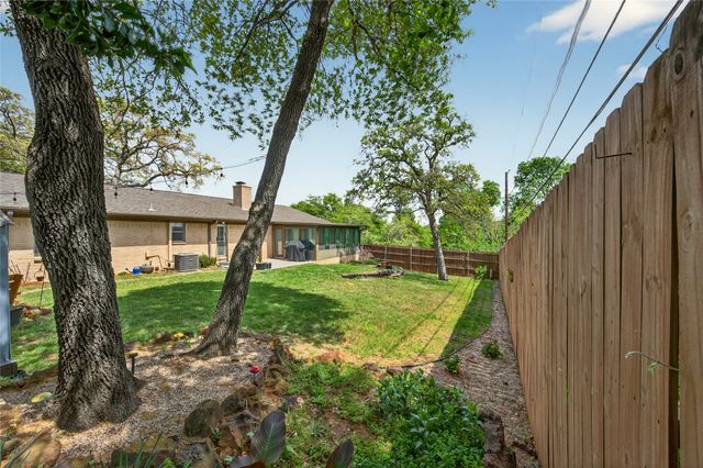 7362 Greenacres Drive, Fort Worth, TX 76112