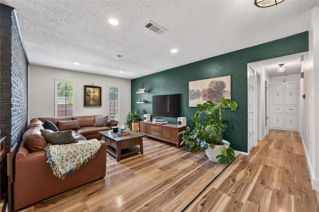 7362 Greenacres Drive, Fort Worth, TX 76112