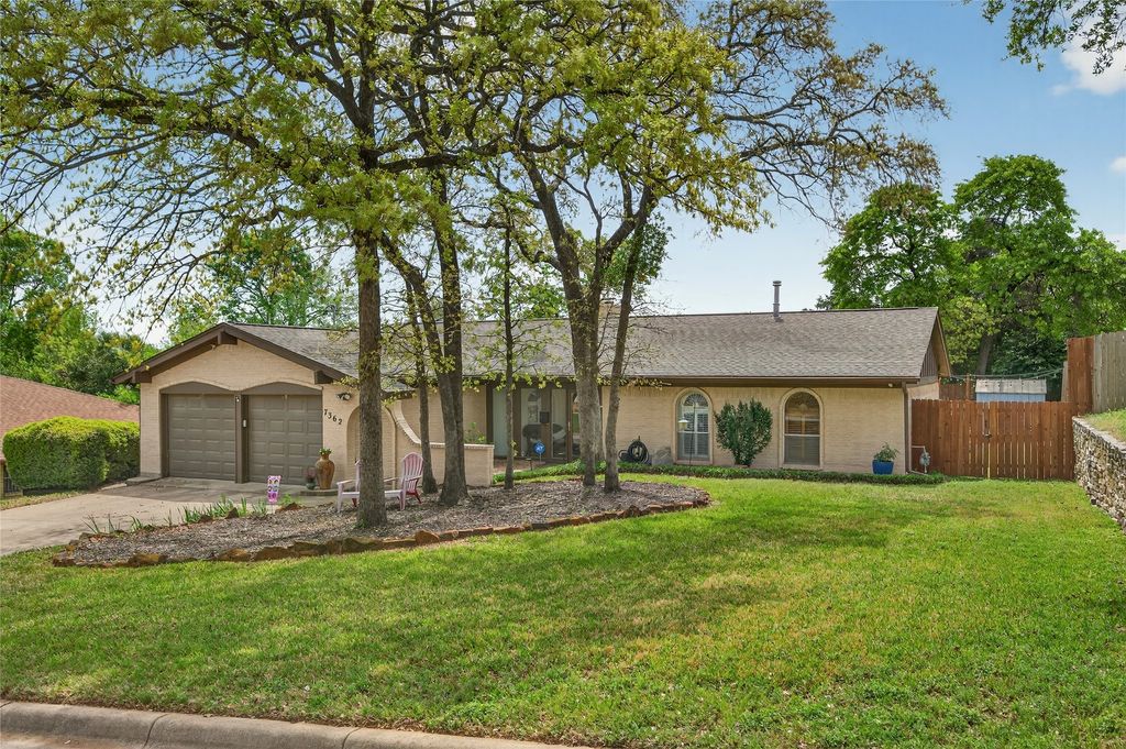7362 Greenacres Drive, Fort Worth, TX 76112