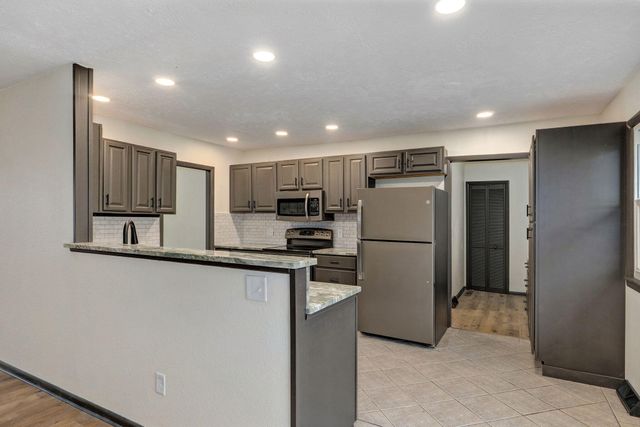 305 S Troy Avenue, Springfield, MO 65802