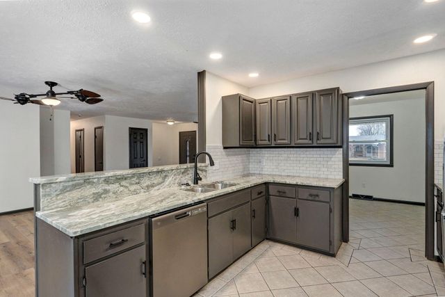 305 S Troy Avenue, Springfield, MO 65802