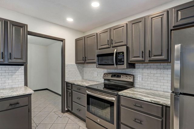 305 S Troy Avenue, Springfield, MO 65802