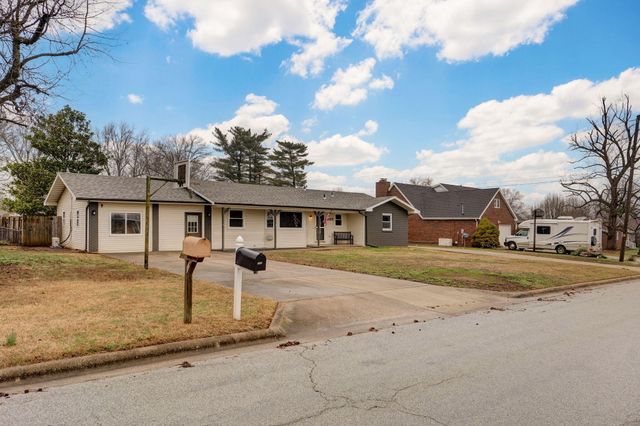 305 S Troy Avenue, Springfield, MO 65802