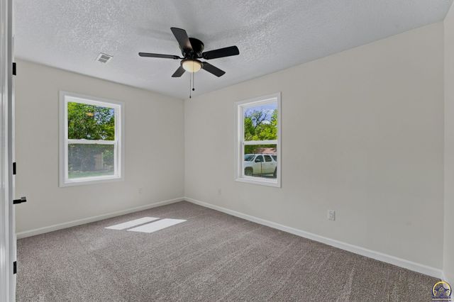 3308 SE Girard ST, Topeka, KS 66605