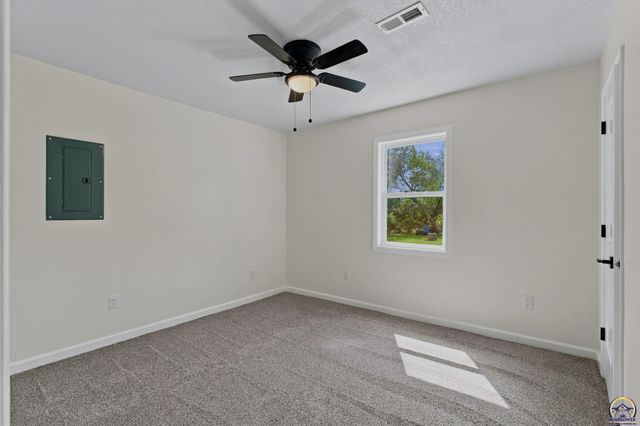3308 SE Girard ST, Topeka, KS 66605
