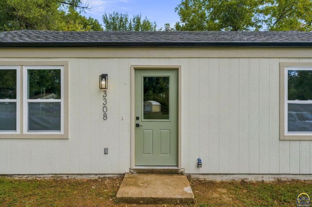 3308 SE Girard ST, Topeka, KS 66605