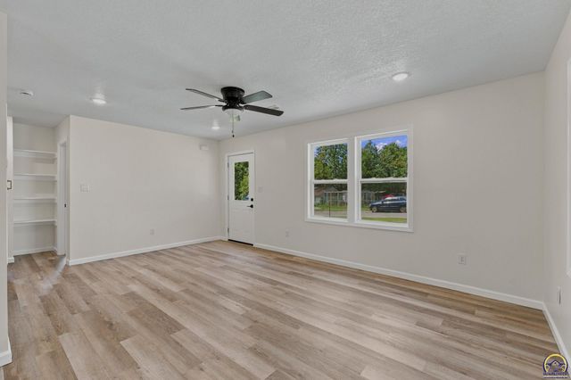 3308 SE Girard ST, Topeka, KS 66605