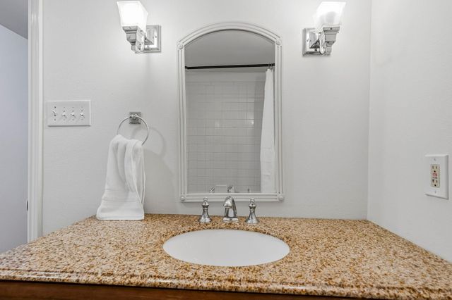 4612 Evergreen Street, Bellaire, TX 77401