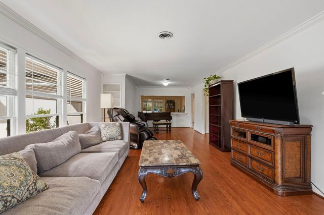 4612 Evergreen Street, Bellaire, TX 77401