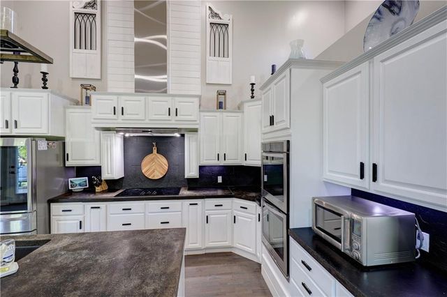 125 SE Battery Point, Lee's Summit, MO 64063