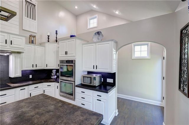 125 SE Battery Point, Lee's Summit, MO 64063