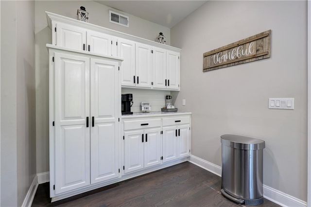 125 SE Battery Point, Lee's Summit, MO 64063