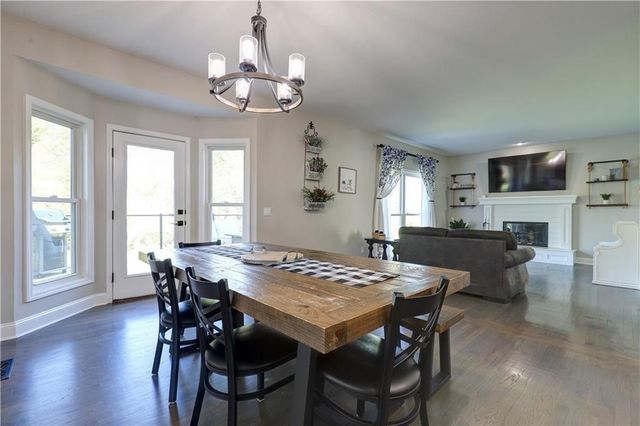 125 SE Battery Point, Lee's Summit, MO 64063