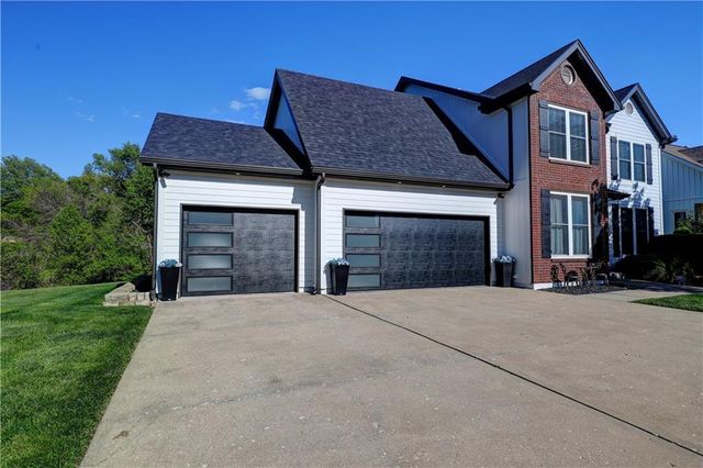 125 SE Battery Point, Lee's Summit, MO 64063