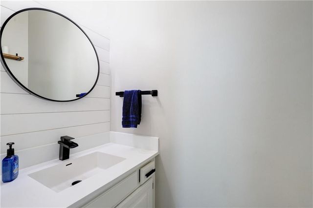 125 SE Battery Point, Lee's Summit, MO 64063