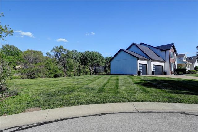125 SE Battery Point, Lee's Summit, MO 64063