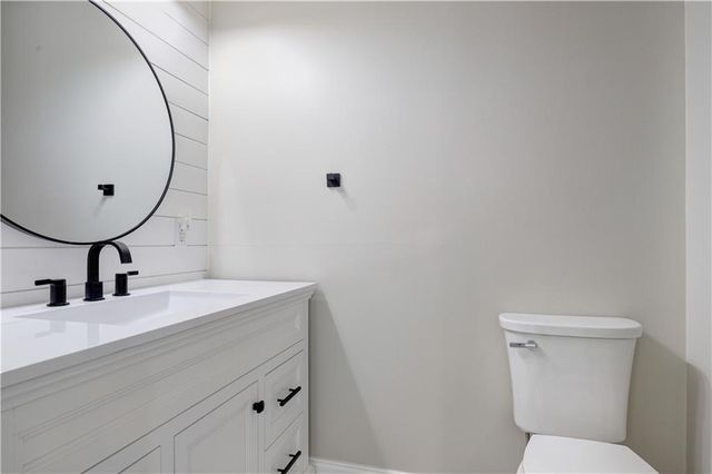 125 SE Battery Point, Lee's Summit, MO 64063