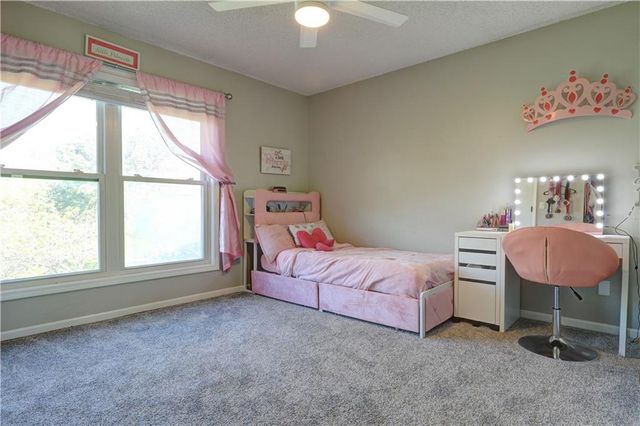 125 SE Battery Point, Lee's Summit, MO 64063