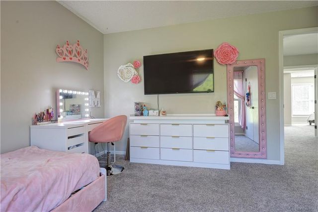 125 SE Battery Point, Lee's Summit, MO 64063