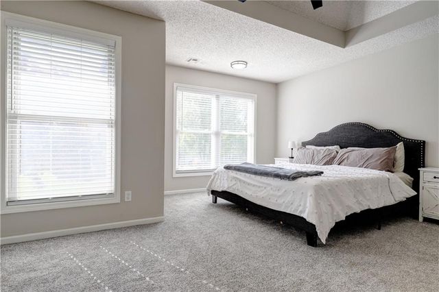 125 SE Battery Point, Lee's Summit, MO 64063