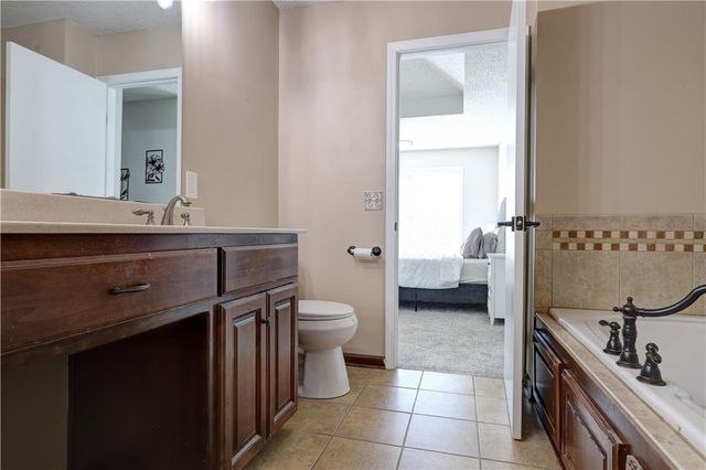 125 SE Battery Point, Lee's Summit, MO 64063