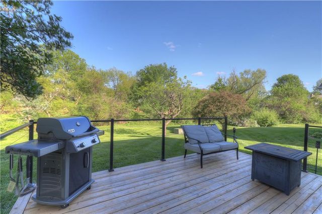 125 SE Battery Point, Lee's Summit, MO 64063