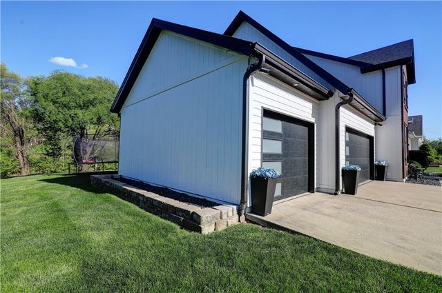 125 SE Battery Point, Lee's Summit, MO 64063