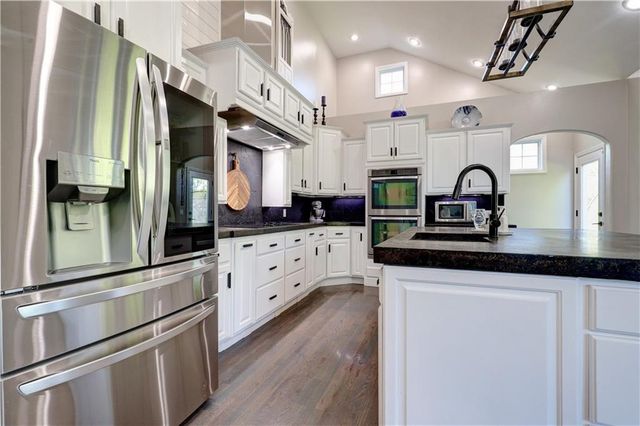 125 SE Battery Point, Lee's Summit, MO 64063