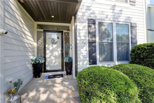 125 SE Battery Point, Lee's Summit, MO 64063