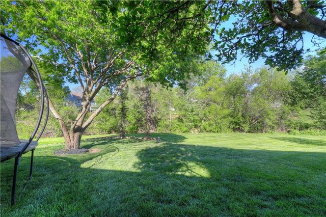 125 SE Battery Point, Lee's Summit, MO 64063