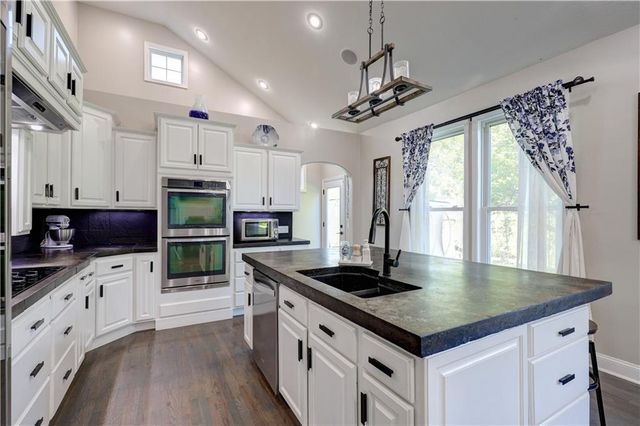 125 SE Battery Point, Lee's Summit, MO 64063