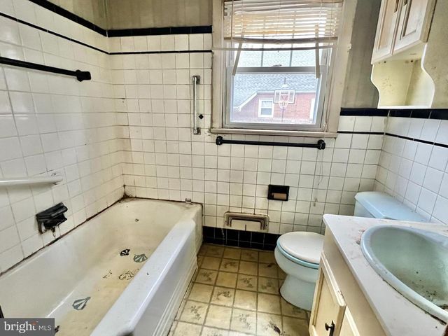 1703 PALMER AVE, Reading, PA 19610