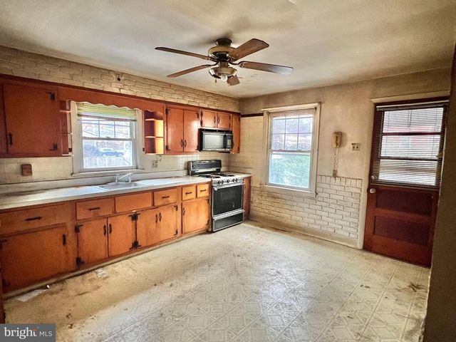 1703 PALMER AVE, Reading, PA 19610