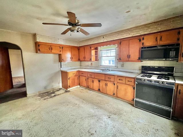 1703 PALMER AVE, Reading, PA 19610