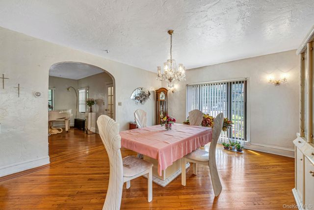 61 Continental Place, Glen Cove, NY 11542