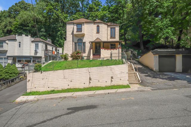 61 Continental Place, Glen Cove, NY 11542