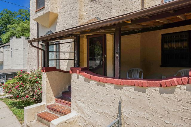 61 Continental Place, Glen Cove, NY 11542