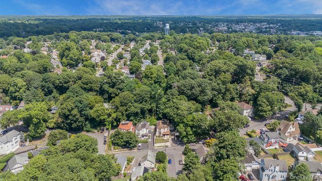 61 Continental Place, Glen Cove, NY 11542