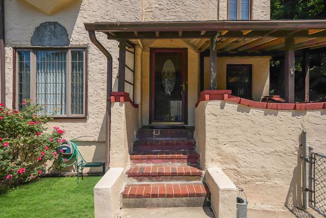 61 Continental Place, Glen Cove, NY 11542